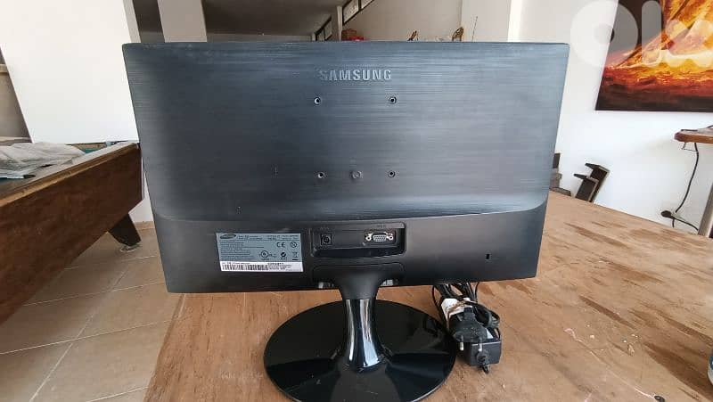 computer monitor Samsung 19-inch class monitor. 2