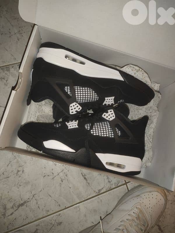 Air Jordan 4 Retro 'White Thunder' 0