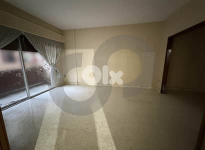 260 sqm apartment in prime location sanayeh/صنايع REF#YJ130709