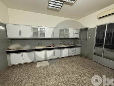 260 sqm apartment in prime location sanayeh/صنايع REF#YJ130709