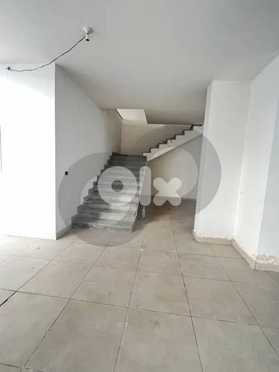 High visibility commercial space/UNESCO-اونيسكو REF#UK130732
