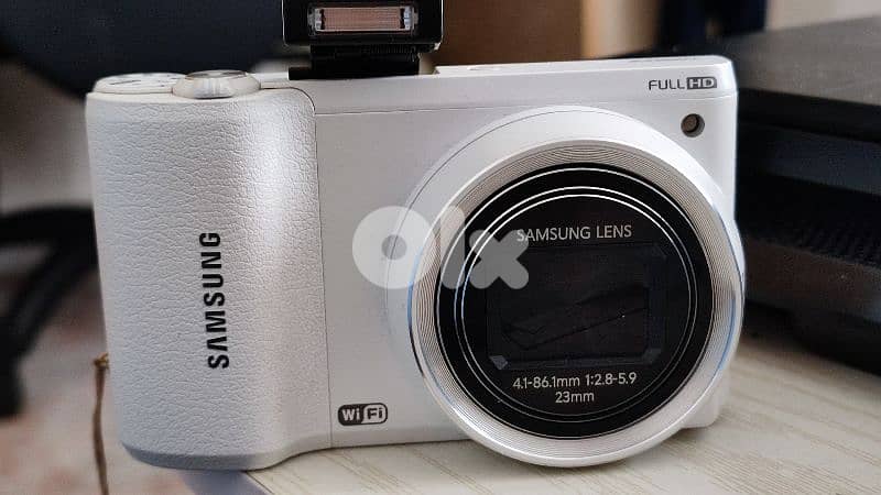 Samsung WB800F digital camera 0