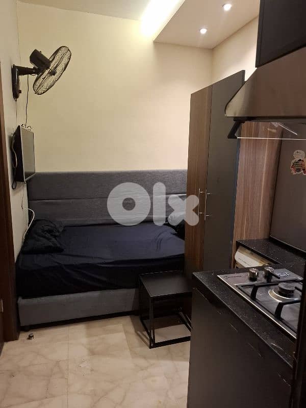 Mini studio for one person only without windows 0