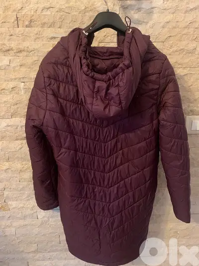 women,s Burgandy coat from river’s