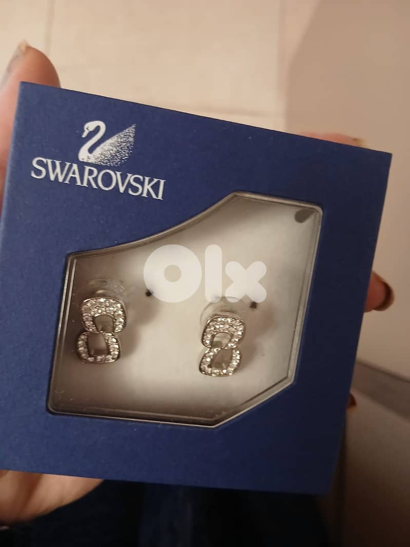 Swarovski silver earrings 0