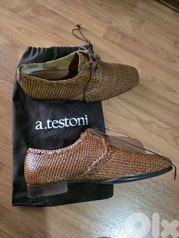 A. Testoni leather size 40 0