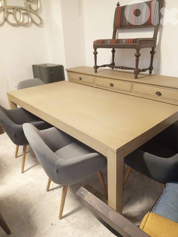 Dining table 0