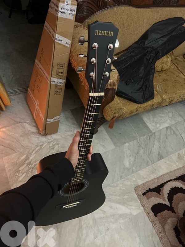 ACOUSTIC GUITAR 1