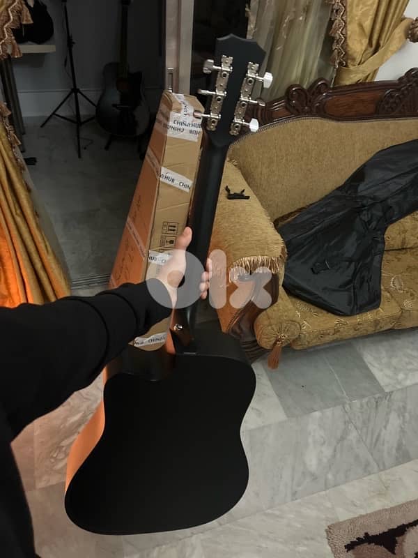 ACOUSTIC GUITAR 4