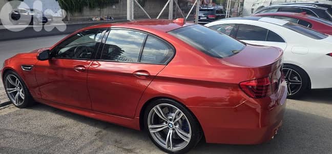 BMW M5 2014 full options  clean carfax