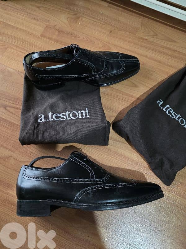A. Testoni classic shoes size 41 0