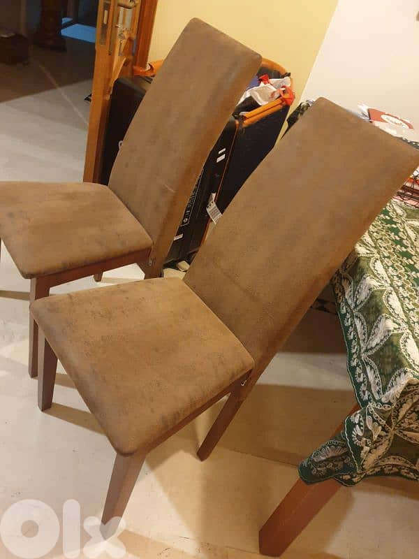 8 Dining Chairs 0