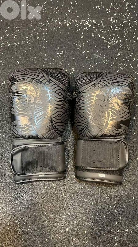 venum gloves 0