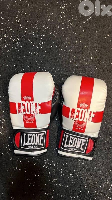 venum gloves 5