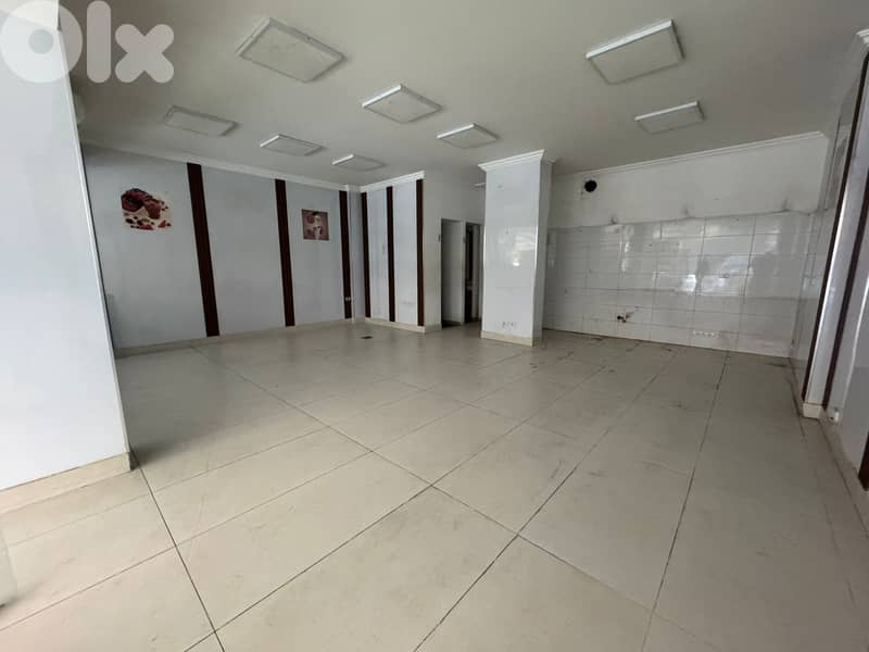 COMMERCIAL SHOP FOR RENT IN HAMRA PRIME | HAMR-347 0