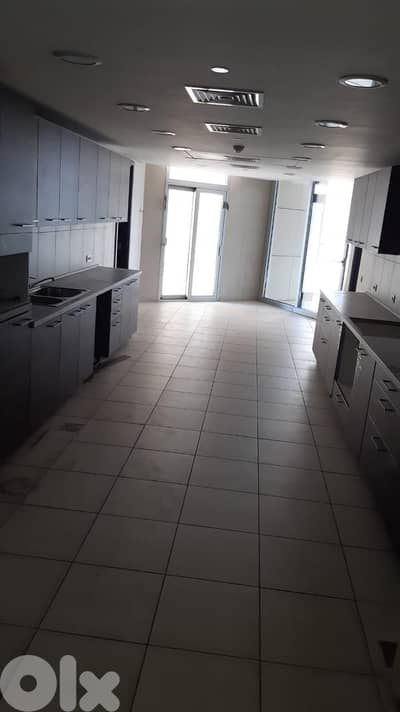 SPACIOUS APARTMENT IN VERDUN PRIME (550SQ) 4 MASTER BEDS , (BTR-326)