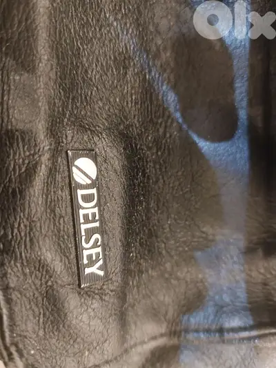 حقيبة باسبور DELSEY