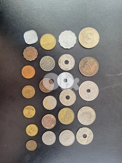 عملات معدنية للبيع وماوس اوميغا قديمة مع علبتها بحالة جيدة