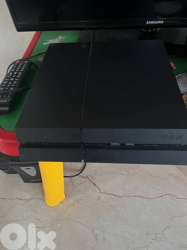 PS4 Gaming Console + Games/Controller 0