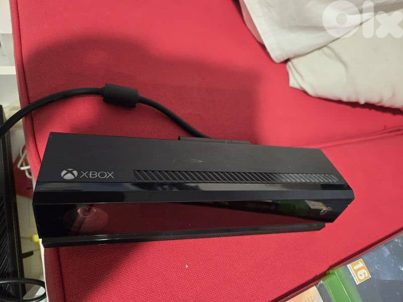 xbox one with full set (original camera, wheel and pedals) and 9 games 3