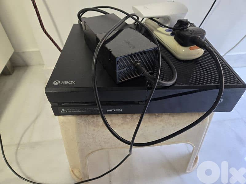 xbox one with full set (original camera, wheel and pedals) and 9 games 1