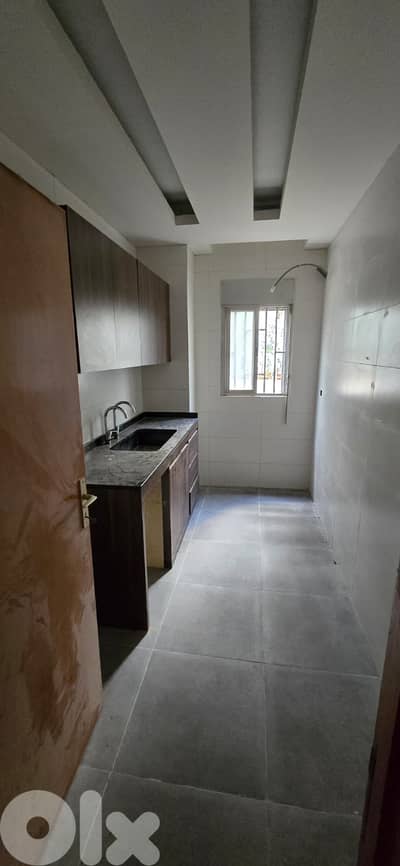 Apartment For Sale in Ballouneh - شقة للبيع في بلونة