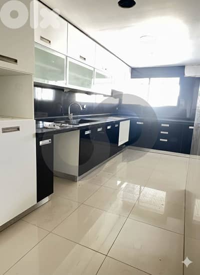 Sea view-living space In Ramlet el Bayda/رملة البيضاء REF#UK130899