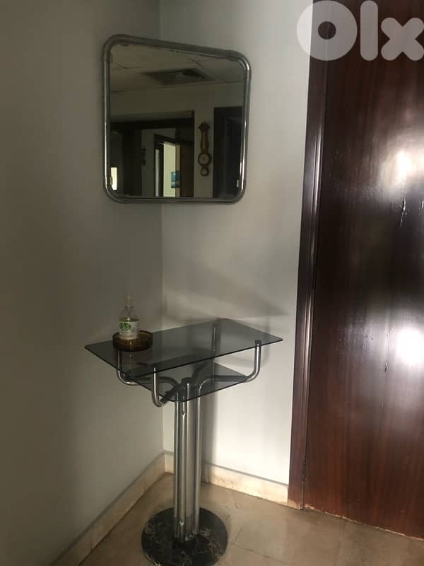 console with mirror 0