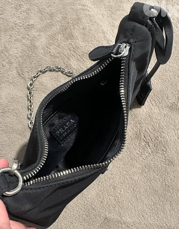 Prada Re-Edition 2005 Nylon Shoulder Bag – Black (Used) 2