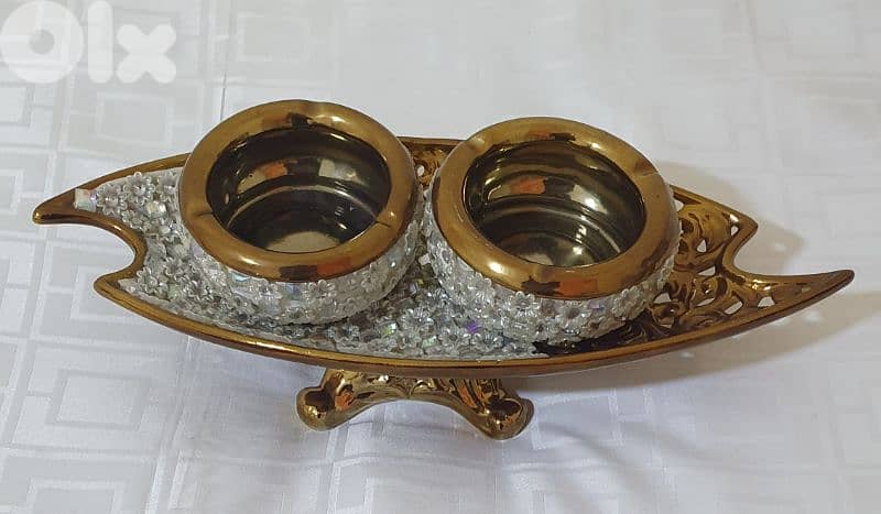 Golden Cake plate or fruit basket and 2 Ashtrey  13$ beyrout ashrafiye 1