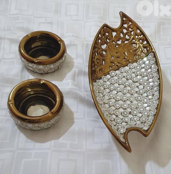 Golden Cake plate or fruit basket and 2 Ashtrey  13$ beyrout ashrafiye 7