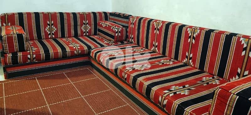 قعدة عربية 0