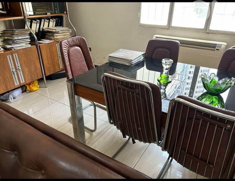 Office furniture 0