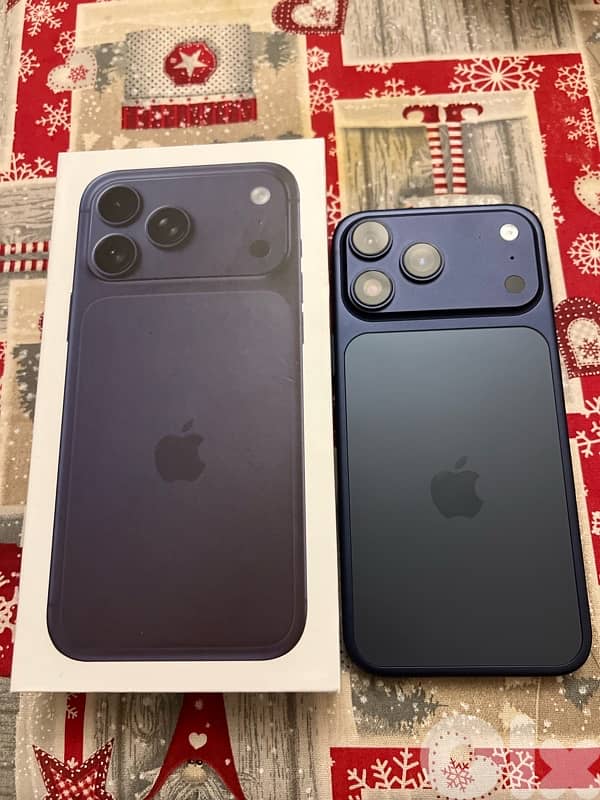 IPHONE 17 PRO MAX WITH NEW EARPHONES 2