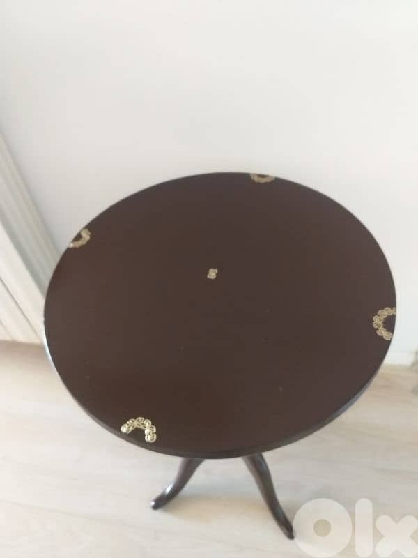Side Table very good condition 0