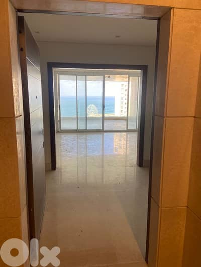 Apartment For Sale in Rawche 1,300,000$ شقة للبيع في الروشة