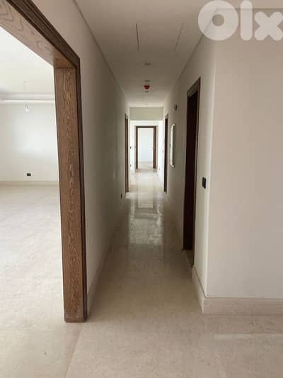 Apartment For Sale in Rawche 1,300,000$ شقة للبيع في الروشة