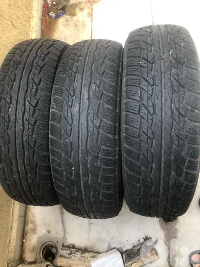 3دواليب دنلوب ياباني بحالةجيدة ١٦/٧٠/٢١٥