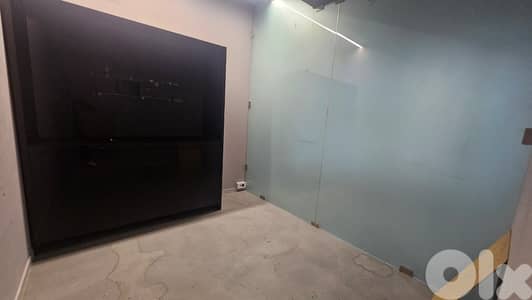 AH-HKL-472 Office for Rent in Achrafieh Prime Location – Easy Access