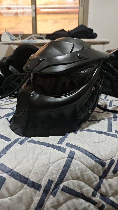 predator helmet 0