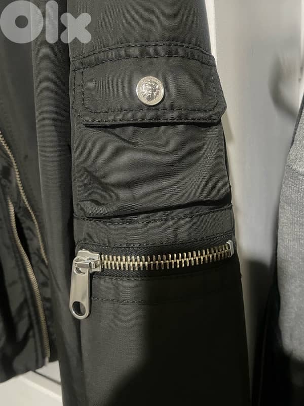 Versace versus 6