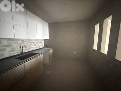 Apartment for Sale In Qornet El Hamra شقة للبيع في قرنة الحمراء