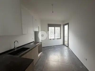 Apartment for Sale In Qornet El Hamra  شقة للبيع في قرنة الحمراء
