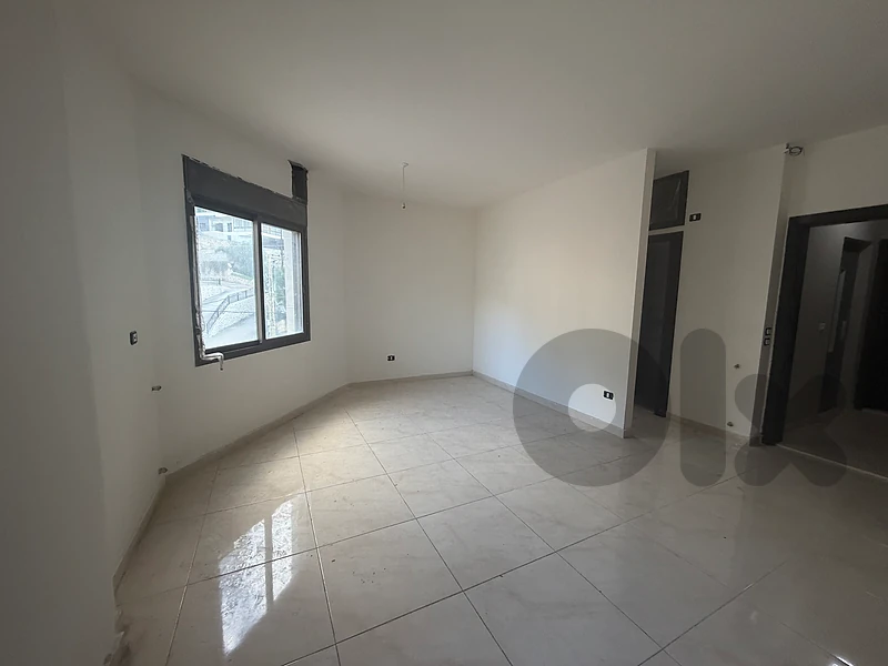 Apartment for Sale In Qornet El Hamra شقة للبيع في قرنة الحمراء