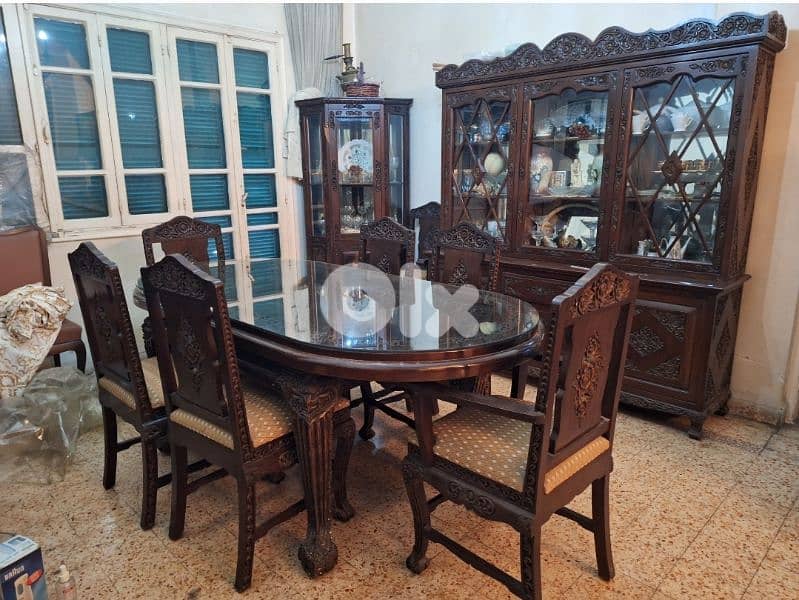 complete dining table and 8 chairs (2armchairs)  2 showcases 0