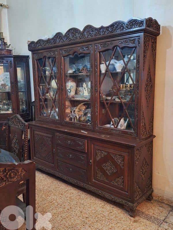 complete dining table and 8 chairs (2armchairs)  2 showcases 2