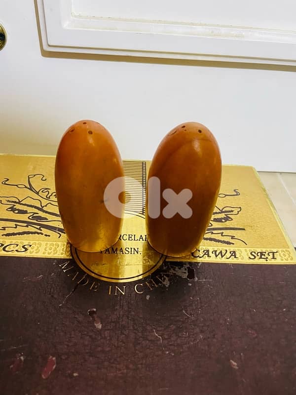 Ceramic Salt and Pepper Shakers 0
