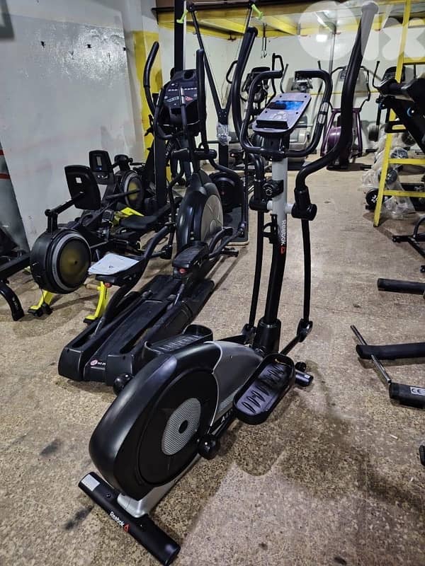 Elliptical reebok new open box heavy duty very good condition 1