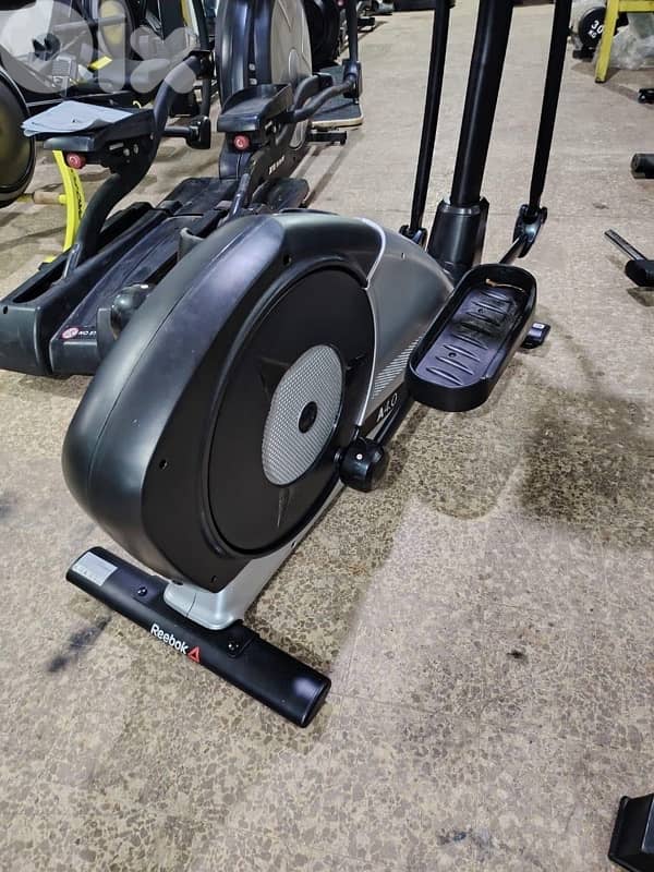Elliptical reebok new open box heavy duty very good condition 2