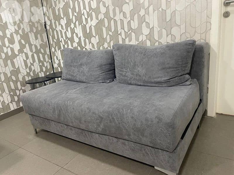 2 Sofas 0